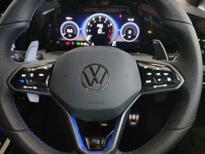 Volkswagen Golf R - Image 9
