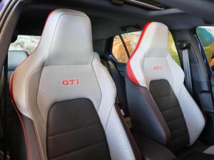 Volkswagen Golf GTI - Image 18
