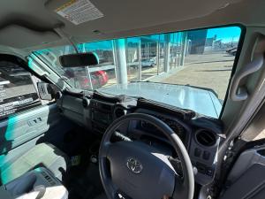 Toyota Land Cruiser 79 4.0 V6 double cab - Image 11