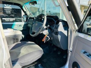 Toyota Land Cruiser 79 4.0 V6 double cab - Image 7