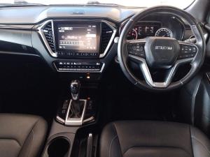 Isuzu D-Max 3.0TD double cab V-Cross - Image 10