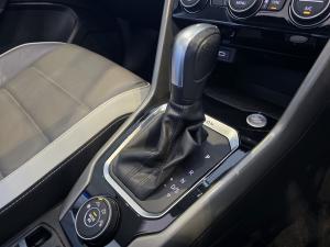 Volkswagen T-Roc 2.0TSI 140kW 4Motion Design - Image 1