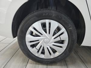Volkswagen Polo sedan 1.6 manual - Image 3