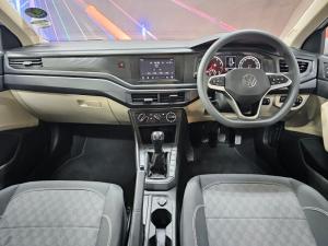 Volkswagen Polo sedan 1.6 manual - Image 8