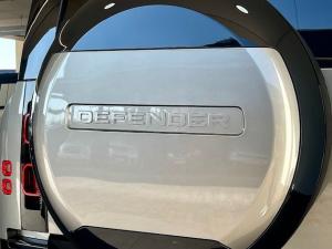 Land Rover Defender 110 D350 X-Dynamic HSE - Image 12