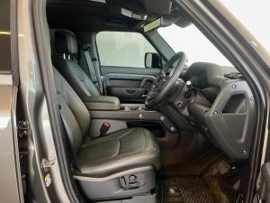 Land Rover Defender 110 D350 X-Dynamic HSE - Image 14