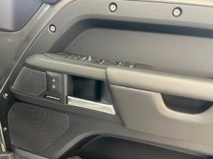 Land Rover Defender 110 D350 X-Dynamic HSE - Image 20