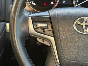 Toyota Land Cruiser 200 4.5D-4D V8 VX-R - Image 9