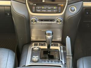 Toyota Land Cruiser 200 4.5D-4D V8 VX-R - Image 12
