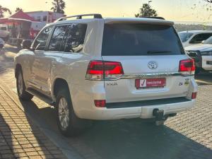 Toyota Land Cruiser 200 4.5D-4D V8 VX-R - Image 18