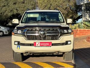 Toyota Land Cruiser 200 4.5D-4D V8 VX-R - Image 4