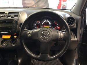 Toyota RAV4 2.0 VX auto - Image 8
