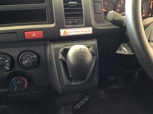 Toyota Hiace 2.5D-4D Ses-fikile 16-seater - Image 9