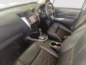 Nissan Navara 2.5DDTI LE/LE Plus automatic D/C - Image 3