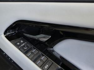 Land Rover Range Rover Evoque D200 R-Dynamic HSE - Image 24