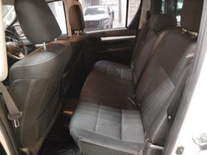 Toyota Hilux 2.4GD-6 double cab Raider manual - Image 6