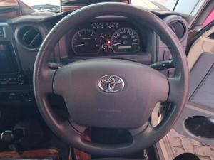 Toyota Land Cruiser 79 4.5D-4D V8 single cab LX - Image 11