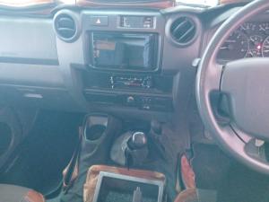 Toyota Land Cruiser 79 4.5D-4D V8 single cab LX - Image 12