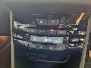 Peugeot 208 5-door 1.6 Active auto - Image 6
