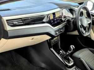 Volkswagen Polo sedan 1.6 Life manual - Image 11