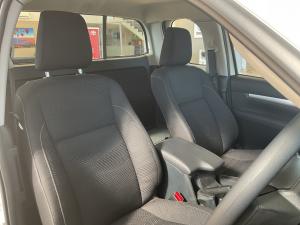 Toyota Hilux 2.4GD-6 Xtra cab Raider manual - Image 17