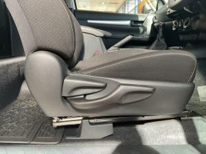 Toyota Hilux 2.4GD-6 Xtra cab Raider manual - Image 19