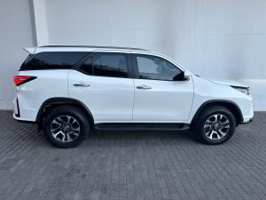 Toyota Fortuner 2.4GD-6 4x4 - Image 3