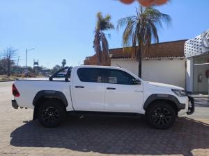 Toyota Hilux 2.8GD-6 double cab Legend auto - Image 3