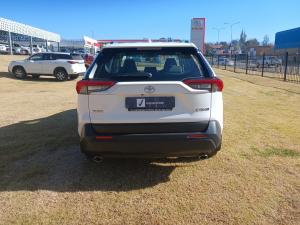 Toyota RAV4 2.0 GX auto - Image 5