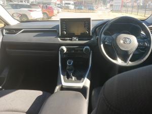 Toyota RAV4 2.0 GX auto - Image 6