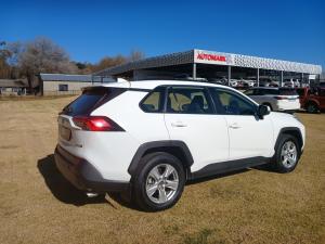 Toyota RAV4 2.0 GX auto - Image 2