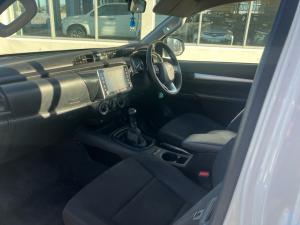 Toyota Hilux 2.4GD-6 single cab Raider manual - Image 9