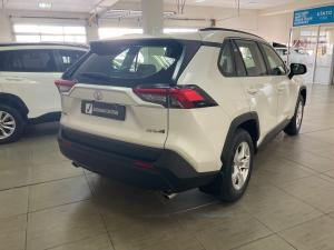 Toyota RAV4 2.0 GX auto - Image 2