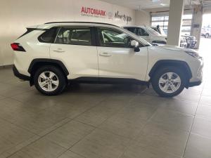 Toyota RAV4 2.0 GX auto - Image 3