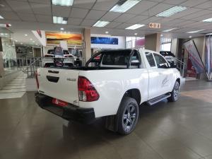 Toyota Hilux 2.4GD-6 Xtra cab Raider manual - Image 2