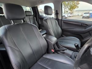 Isuzu KB 250D-TEQ HO HI RiderD/C - Image 14