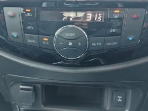 Nissan Navara 2.5D LE 4X2 automatic D/C - Image 13