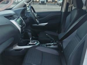 Nissan Navara 2.5D LE 4X2 automatic D/C - Image 7