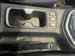 Nissan Navara 2.5DDTI PRO-4X Warrior 4X4 automatic D/C - Image 16