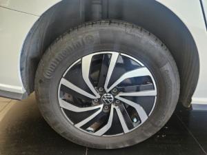Volkswagen Polo sedan 1.6 manual - Image 2