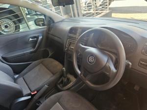 Volkswagen Polo sedan 1.6 manual - Image 4