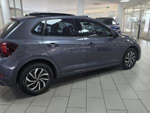 Volkswagen Polo hatch 1.0TSI Life manual - Image 9