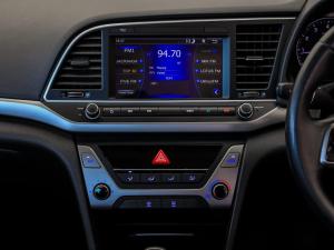 Hyundai Elantra 1.6 Executive - Image 10
