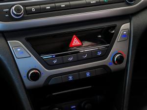 Hyundai Elantra 1.6 Executive - Image 11