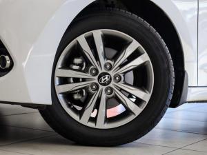 Hyundai Elantra 1.6 Executive - Image 5