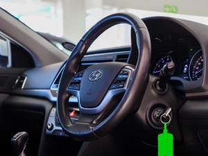 Hyundai Elantra 1.6 Executive - Image 8