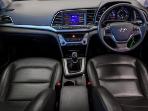 Hyundai Elantra 1.6 Executive - Image 9
