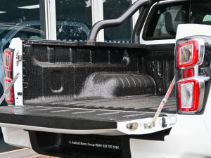 Isuzu D-Max 1.9TD double cab LS X-Rider manual - Image 18