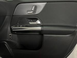 Mercedes-Benz GLA GLA200 - Image 12