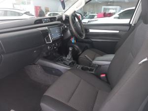 Toyota Hilux 2.4GD-6 single cab 4x4 Raider manual - Image 7